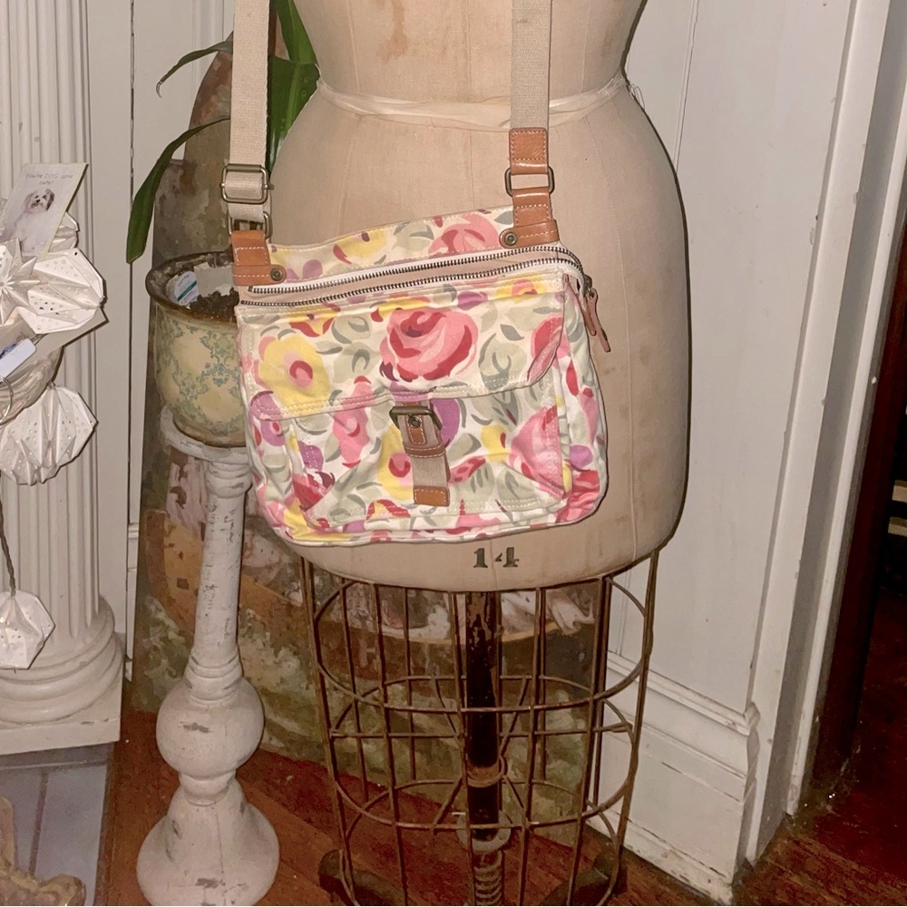 Fossil Vintage World Traveler Canvas Crossbody Bag | cream and floral